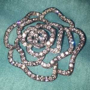 Rose design brooch